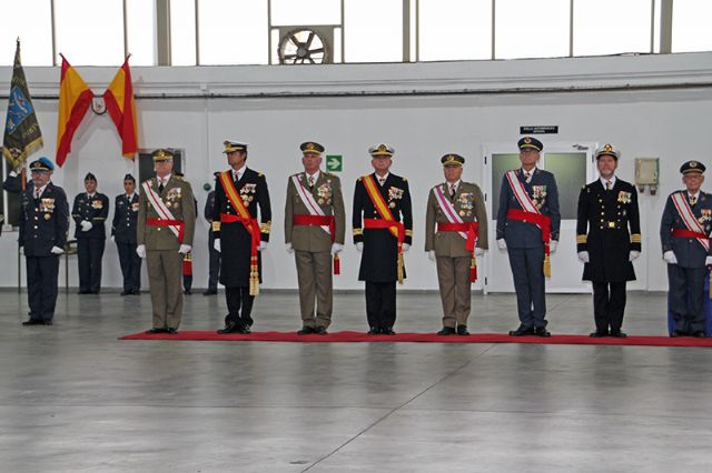 Representantes civiles y militares asisten al acto en honor a la patrona del Ejército del Aire celebrado en Tablada (Sevilla) - 2, Foto 2