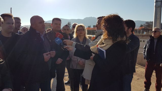 El PSOE exige nuevamente al gobierno de Ballesta la realización de un paso subterráneo que cruce las vías en camino de Tiñosa - 4, Foto 4