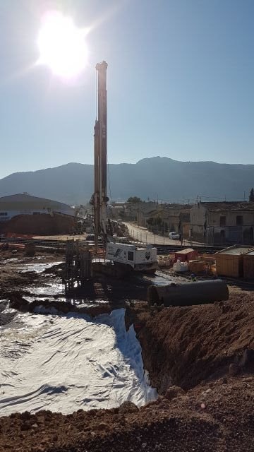 El PSOE exige nuevamente al gobierno de Ballesta la realización de un paso subterráneo que cruce las vías en camino de Tiñosa - 2, Foto 2