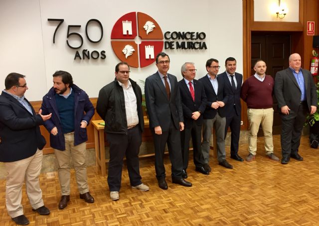 La cordialidad marca el encuentro entre el alcalde y la nueva directiva del Real Murcia - 2, Foto 2