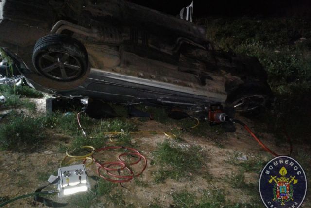 Bomberos de Cartagena extraen el cuerpo del hombre fallecido en un accidente de tráfico en los Puertos de Santa Bárbara - 1, Foto 1