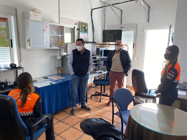 El alcalde de Mula ha visitado hoy las dependencias de Protección Civil donde los voluntarios realizan las labores de rastreo - 1, Foto 1