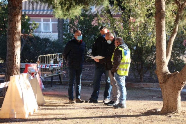 Parques y jardines instala nuevos aparatos biosaludables y juegos infantiles en cuatro espacios verdes del municipio, Foto 1