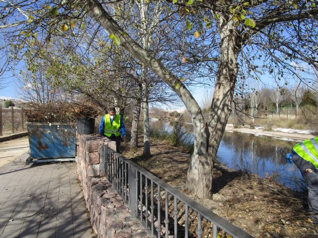 Alumnos y alumnas del PMEF 'Jardines de Bullas' realizan tareas de mantenimiento en el Complejo de La Rafa - 1, Foto 1