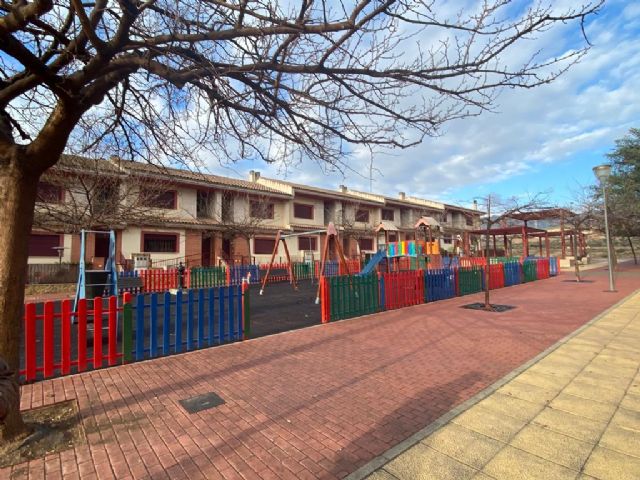 El Ayuntamiento de Lorca lleva a cabo un Plan de Mantenimiento continuado de los parques infantiles del municipio - 2, Foto 2