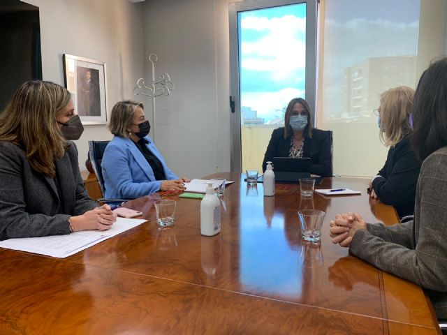 Isabel Franco recibe a la decana del Colegio Oficial de Psicología de la Región de Murcia - 1, Foto 1