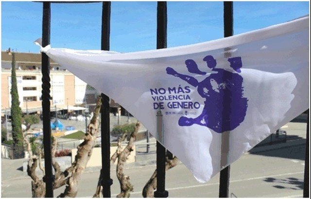 El Ayuntamiento de Totana condena y muestra su repulsa institucional por el presunto asesinato de una mujer en Navarra, Foto 1