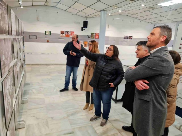 La Casa de la Cultura de Caravaca acoge la exposición conmemorativa del 40 aniversario del Estatuto de Autonomía de la Región de Murcia - 2, Foto 2
