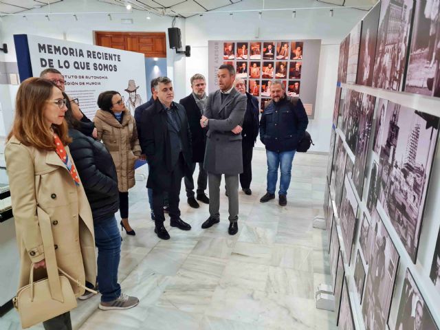 La Casa de la Cultura de Caravaca acoge la exposición conmemorativa del 40 aniversario del Estatuto de Autonomía de la Región de Murcia - 3, Foto 3