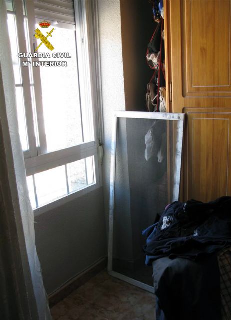 La Guardia Civil detiene a un experimentado 'murciglero' por cerca de una quincena de robos en viviendas de Jumilla - 2, Foto 2