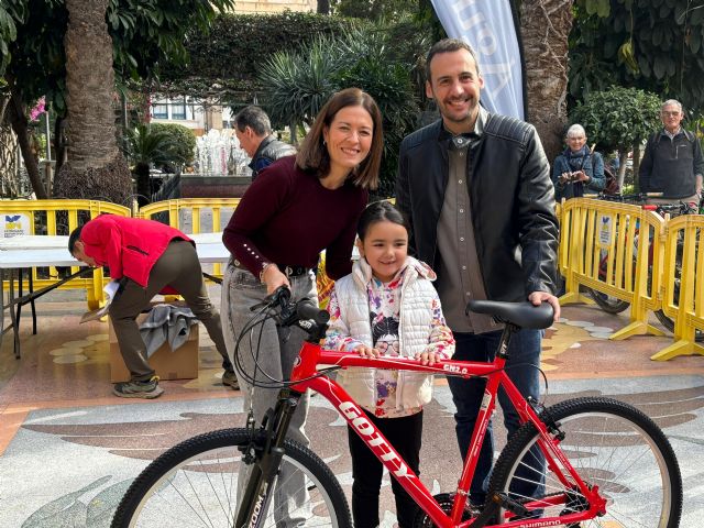 El Paseo Ciclista de Reyes cuenta con gran afluencia de participantes pese al retraso por las inclemencias del tiempo - 1, Foto 1