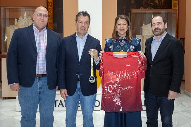 El Giraldillo Protagoniza la Camiseta y Medalla del Medio Maratón de Sevilla 2025 - 1, Foto 1