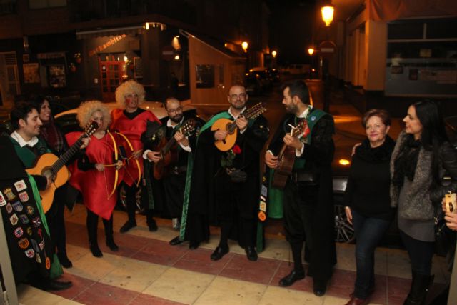 Cupido recorre las calles de Puerto Lumbreras para fomentar las compras en el municipio - 1, Foto 1