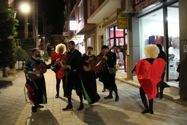 Cupido recorre las calles de Puerto Lumbreras para fomentar las compras en el municipio - 2, Foto 2