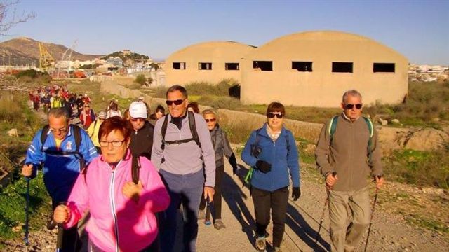 El programa de Senderismo Sociocultural llevo a un centenar de mayores a San Julian y El Calvario - 1, Foto 1