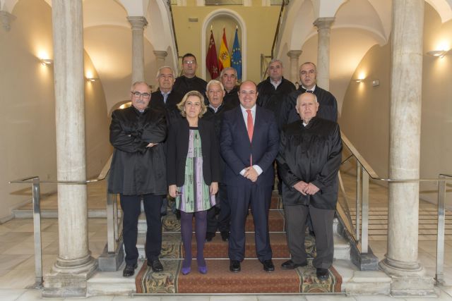 El presidente de la Comunidad recibe en el Palacio de San Esteban a los miembros del Consejo de Hombres Buenos de la Huerta de Murcia - 1, Foto 1