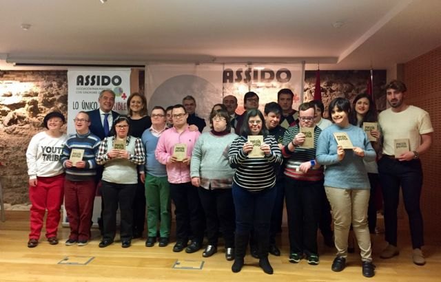 El Mubam acoge la presentación del libro ´Poesía diversa´ en el que han participado murcianos con síndrome de Down - 1, Foto 1