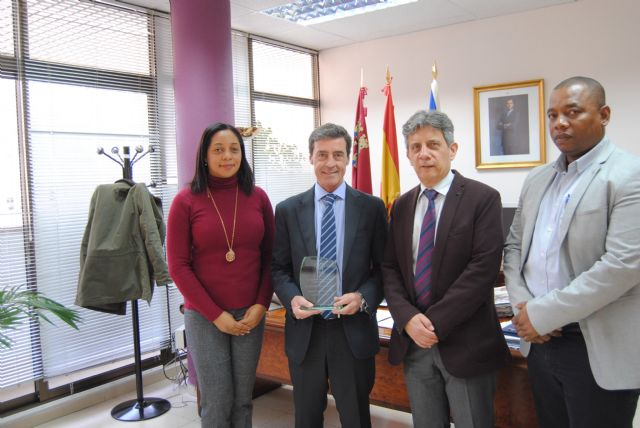 El cónsul de Ecuador hace un llamamiento al voto masivo para las elecciones generales de su país que se celebran el próximo domingo - 1, Foto 1