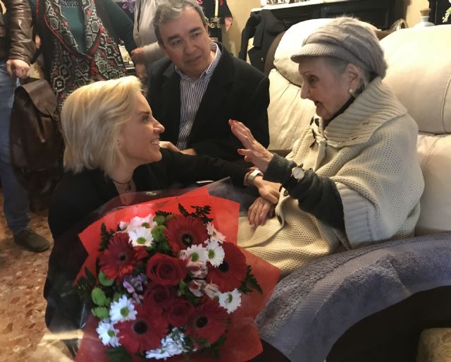 La consejera de Educación homenajea a la maestra más longeva afiliada a ANPE, de 103 años - 1, Foto 1