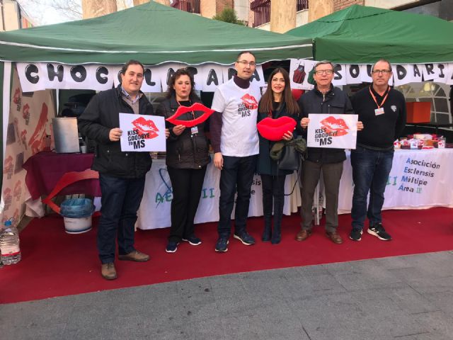 La Asociación AEMA III realiza en Lorca la campaña Kiss Goodbye To Ms con el objetivo de recaudar fondos para la investigación de la Esclerosis Múltiple - 1, Foto 1