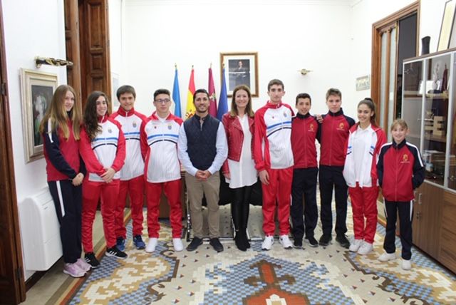 Recepción oficial de la alcaldesa de Águilas y el edil de Deportes a dos equipos de natación locales que en breve compiten a nivel nacional - 1, Foto 1