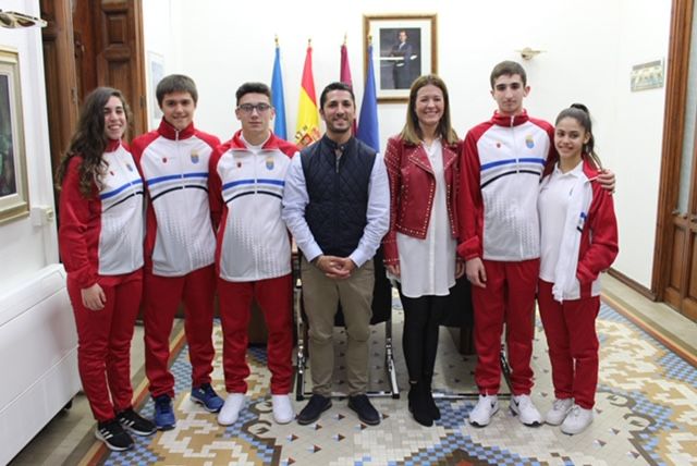 Recepción oficial de la alcaldesa de Águilas y el edil de Deportes a dos equipos de natación locales que en breve compiten a nivel nacional - 2, Foto 2
