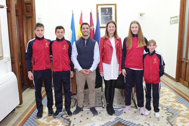 Recepción oficial de la alcaldesa de Águilas y el edil de Deportes a dos equipos de natación locales que en breve compiten a nivel nacional - 3, Foto 3