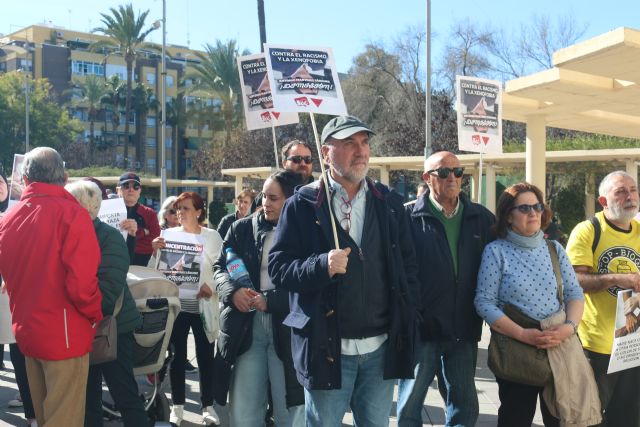 Vecinos de Molina de Segura se concentran contra el odio y el racismo tras la difusión del vídeo del teniente de alcalde de Vox - 5, Foto 5