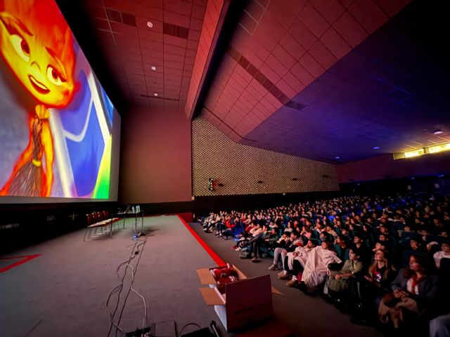 Más de 400 escolares participan en 'Ciencia paraíso', la actividad de la Filmoteca regional con la UMU que une cine y ciencia - 1, Foto 1