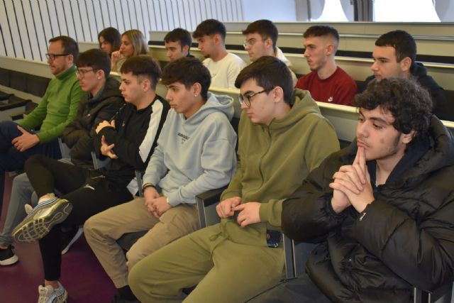 Estudiantes de FP del IES Salvador Sandoval visitan el Ayuntamiento - 2, Foto 2