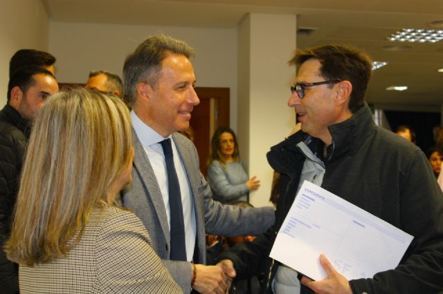 El PP presenta a los comerciantes de Lorca el Plan de Autónomos de Feijóo, “que les rescatará del maltrato de Sánchez con menos impuestos y trabas y más protección social” - 3, Foto 3