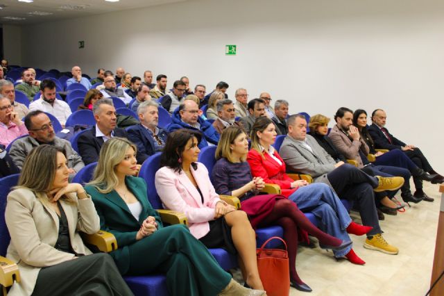El PP presenta a los comerciantes de Lorca el Plan de Autónomos de Feijóo, “que les rescatará del maltrato de Sánchez con menos impuestos y trabas y más protección social” - 5, Foto 5