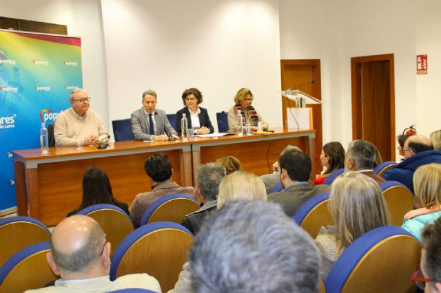 El PP presenta a los comerciantes de Lorca el Plan de Autónomos de Feijóo, que les rescatará del maltrato de Sánchez con menos impuestos y trabas y más protección social - 2, Foto 2