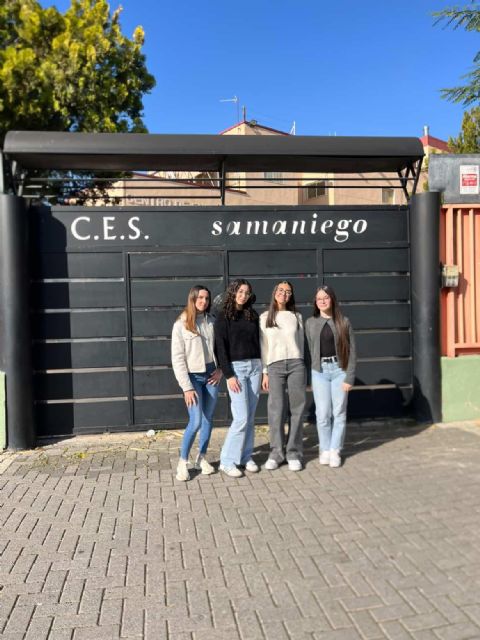 El Colegio Santa Joaquina de Vedruna -Carmelitas de Cartagena- gana el 6° Torneo de Debate Económico organizado por el Colegio de Economistas de la Región de Murcia en la Fase Regional - 2, Foto 2