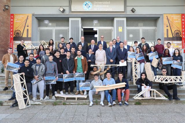 Estudiantes de primer curso de Ingeniería Civil ganan el Concurso de Puentes - 2, Foto 2