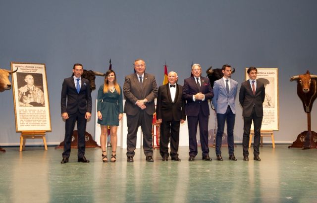 Francisco Bernabé recibe la Insignia de Oro del Club Taurino de Cartagena - 1, Foto 1