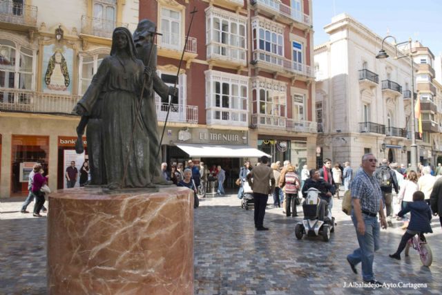 El monumento al procesionista vuelve a la plaza de San Sebastián protegido con una peana - 1, Foto 1