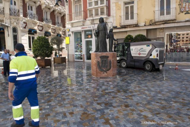 El monumento al procesionista vuelve a la plaza de San Sebastián protegido con una peana - 4, Foto 4