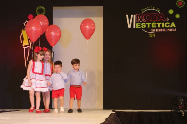 El VI Desfile de Moda y estética llena de primavera la pasarela de la Feria de la Moda - 1, Foto 1