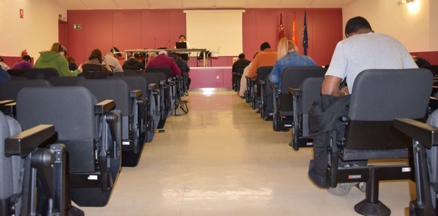 La Comunidad convoca exámenes para que personas sin ESO o Bachillerato accedan a los cursos de más nivel - 1, Foto 1