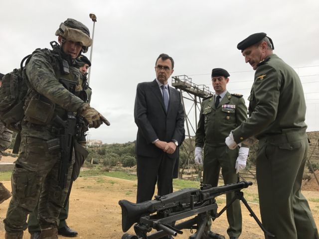 José Ballesta conoce el trabajo diario de los paracaidistas del Regimiento de Infantería ´Zaragoza´ de Javalí Nuevo - 2, Foto 2