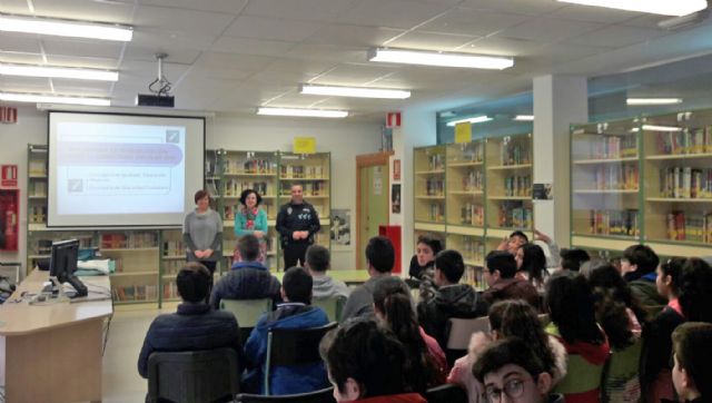Puerto Lumbreras desarrolla una campaña para combatir el abandono escolar - 1, Foto 1