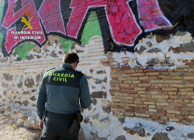 La Guardia Civil investiga al presunto autor de unos grafitis en un BIC de Cartagena - 5, Foto 5