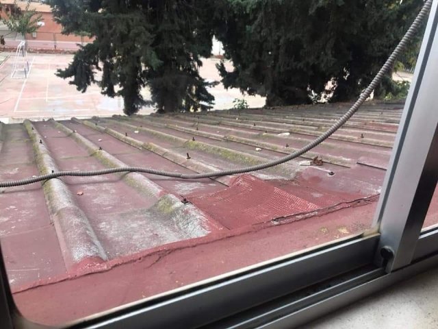 Podemos Alcantarilla denuncia el problema de salud que supone la lentitud en la retirada de amianto de los colegios de Alcantarilla y la Región - 1, Foto 1