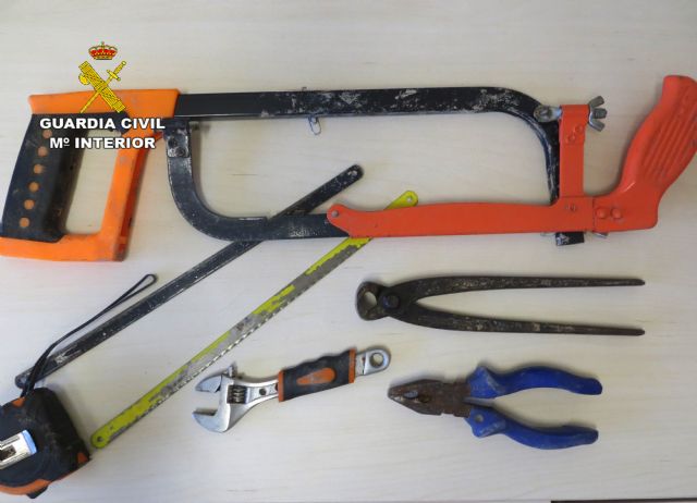 La Guardia Civil desmantela un grupo criminal al que atribuye una veintena de robos de cable telefónico en la comarca del Campo de Cartagena - 2, Foto 2