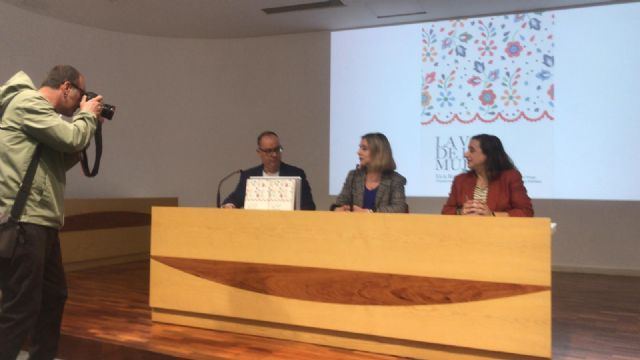 La consejera Conchita Ruiz Caballero participa en la presentación del libro ‘La voz de la mujer en la Región de Murcia’ - 1, Foto 1