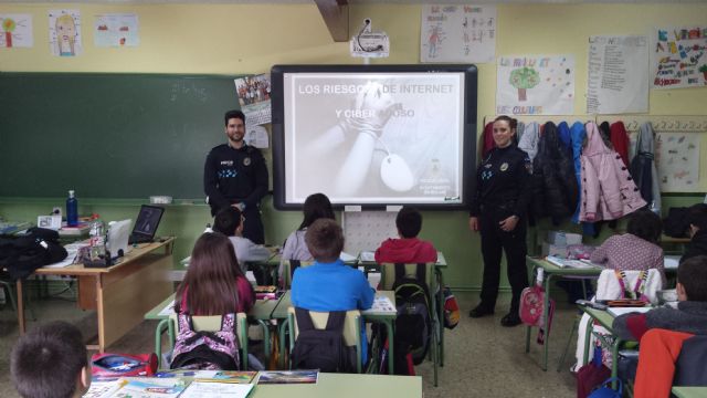 La Policía Local de Bullas enseña Seguridad Vial en los colegios - 1, Foto 1