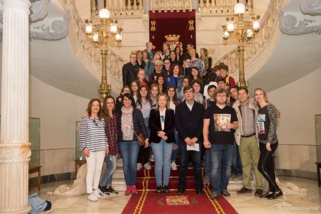 Una veintena de estudiantes del programa Erasmus+ visitan el Palacio Consistorial - 1, Foto 1