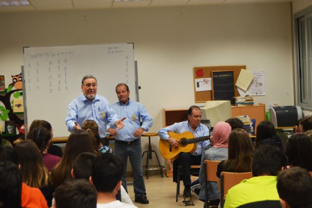 Los troveros de la asociación José María Marín acercan su arte al IES La Florida - 1, Foto 1