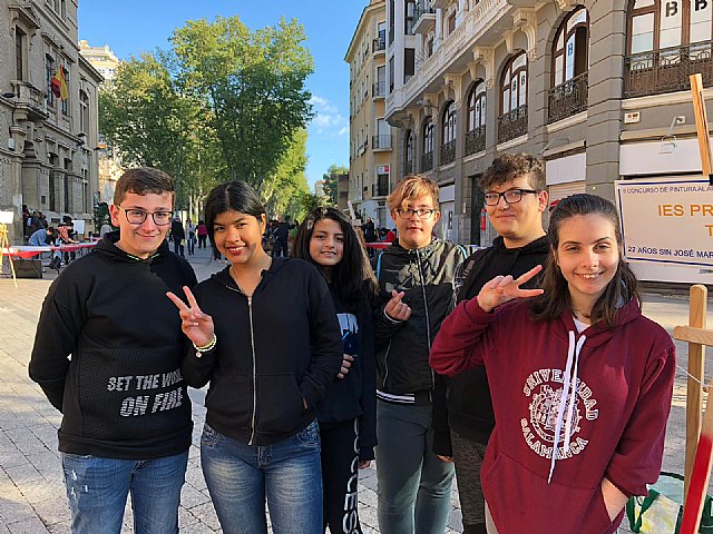 El talento joven totanero puso sus pinceles al servicio del maestro José María Párraga - 1, Foto 1